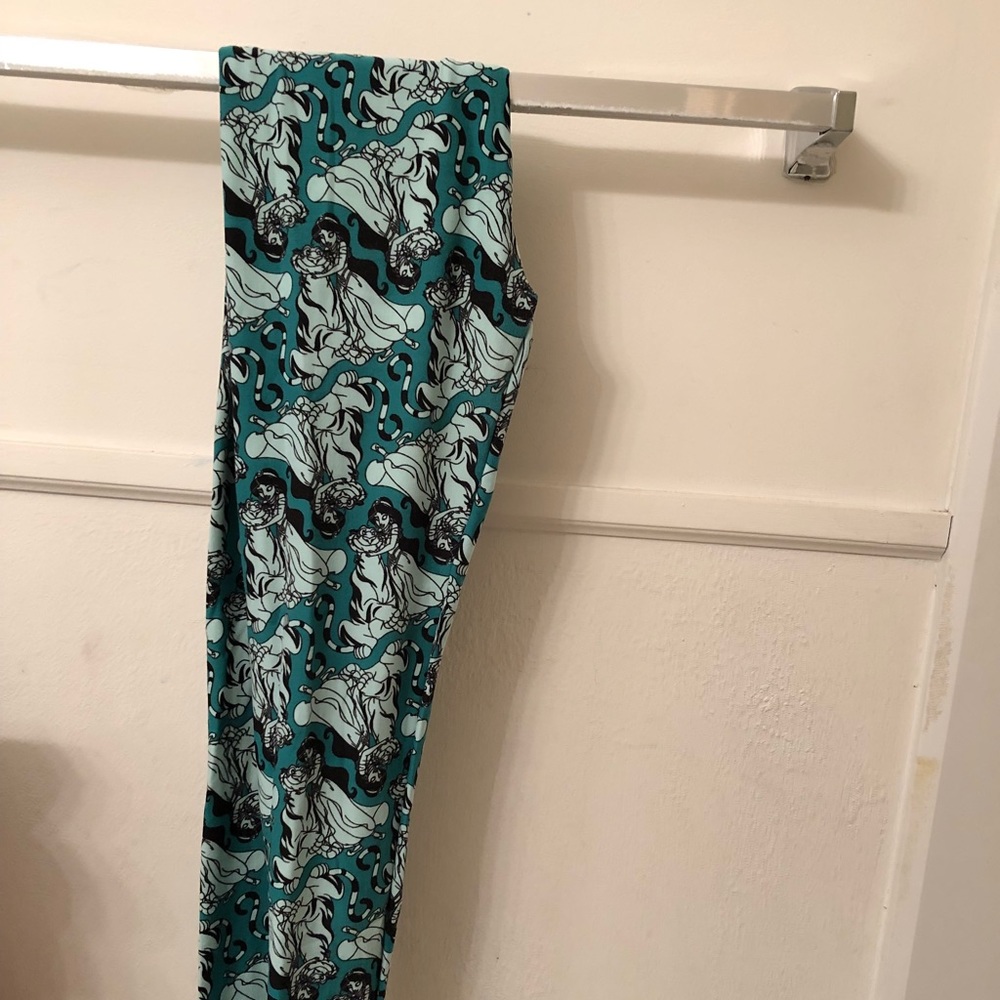 Lularoe OS Disney jasmine leggings